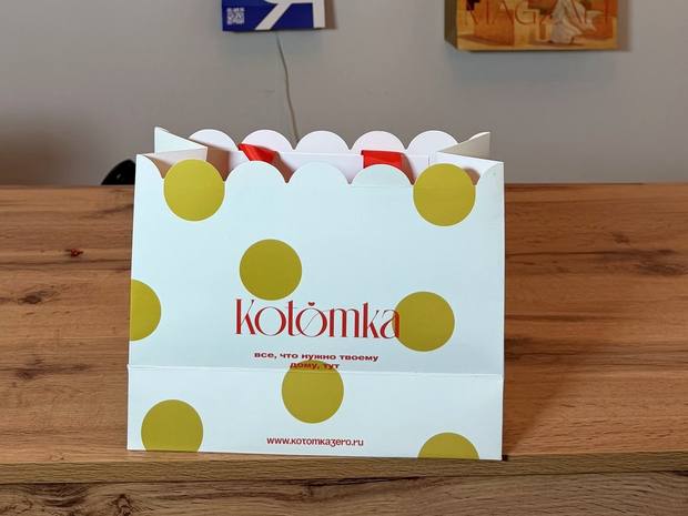 Kotomka - дизайнерский пакет с золотыми кругами